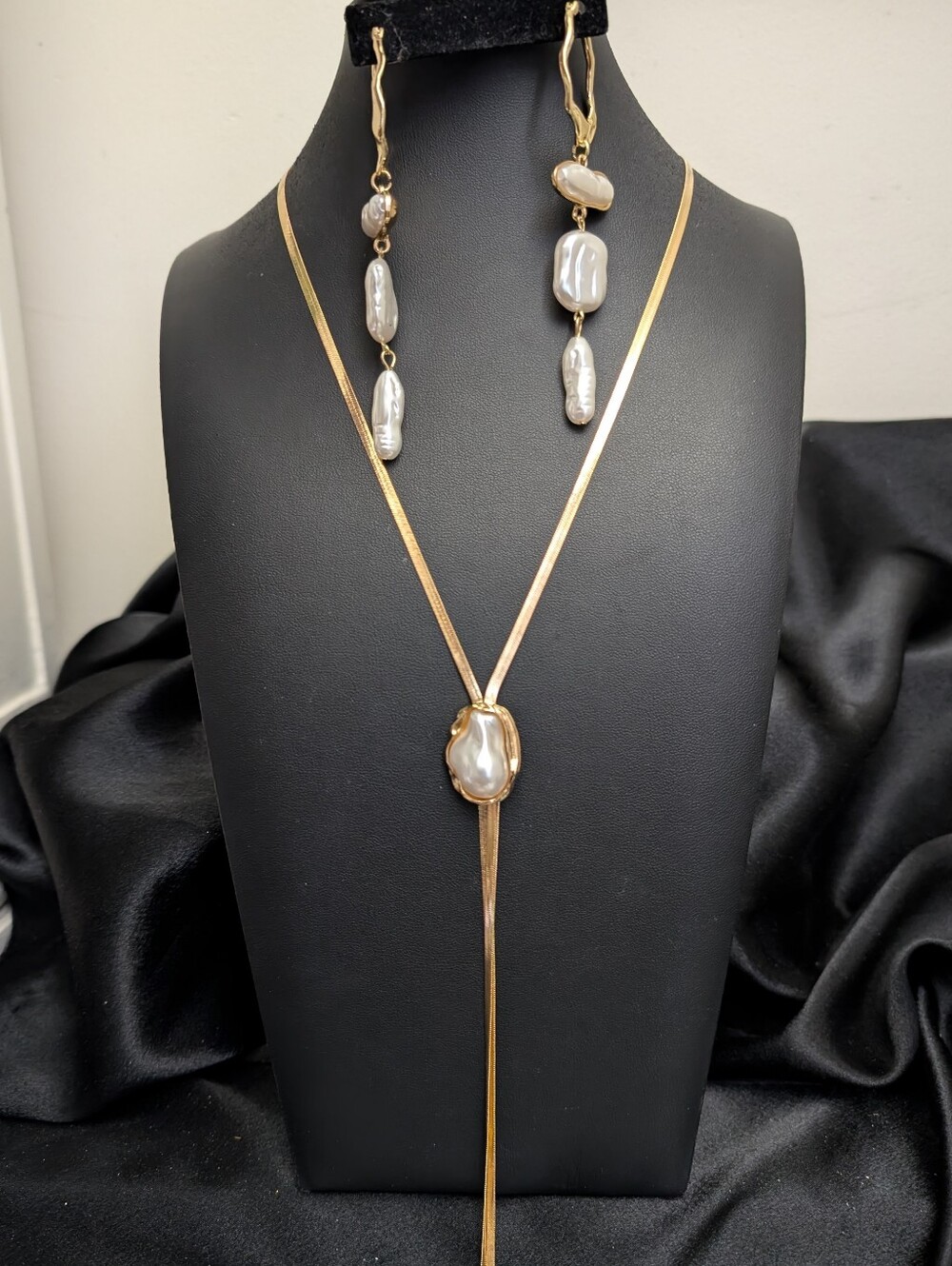 #51. Baroque Pearl Necklace & Earrings